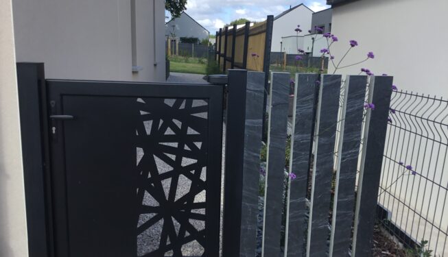 Portillon alu découpe laser - Piquets ardoises